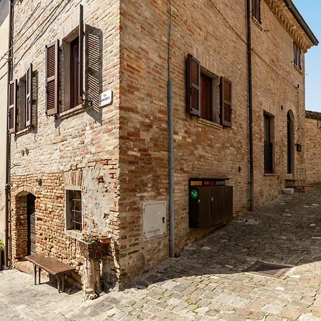 Guesthost - Comfy Gradara