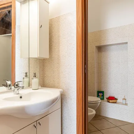 Guesthost - Comfy Gradara