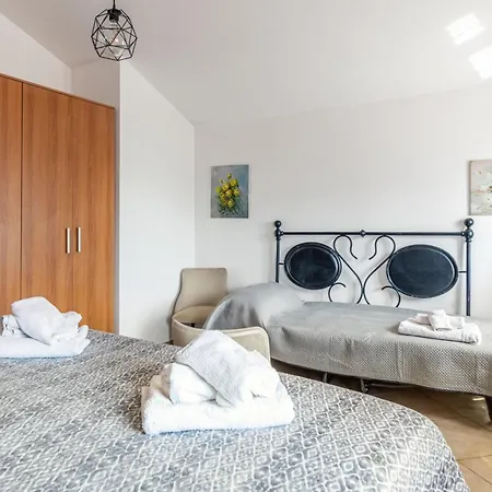 Guesthost - Comfy Apartment