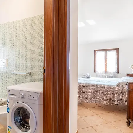 Guesthost - Comfy Διαμέρισμα