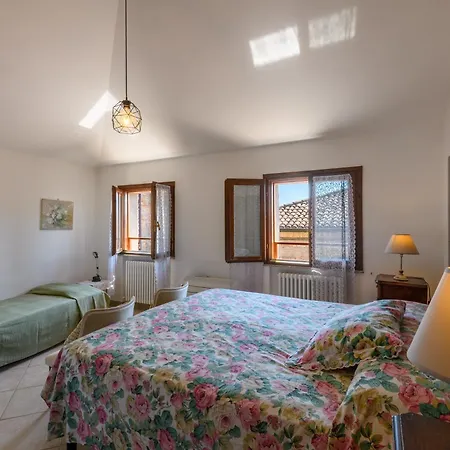 Guesthost - Comfy Gradara
